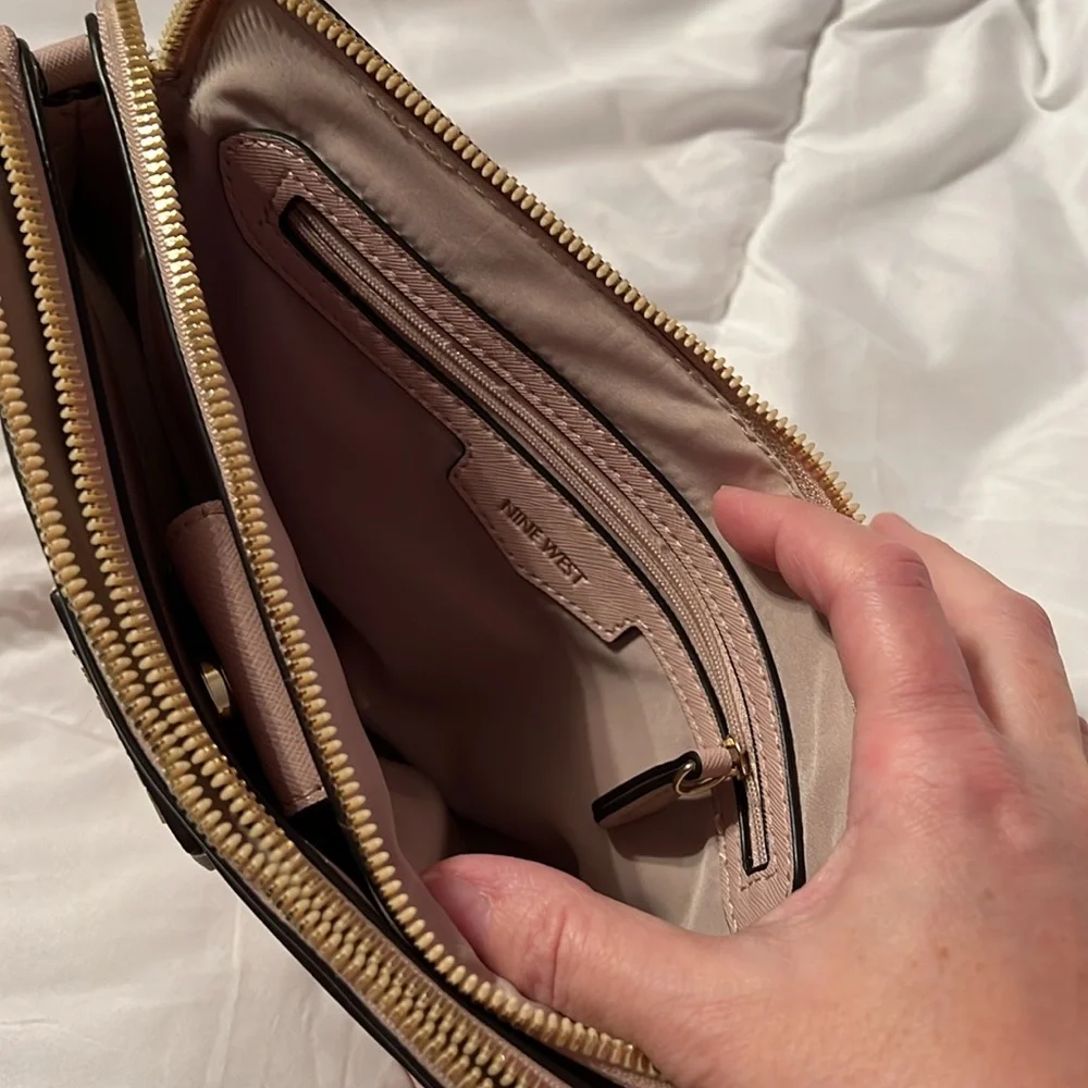Nine West crossbody - Picture 10 of 11